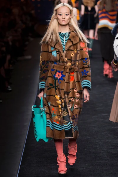 Look 34